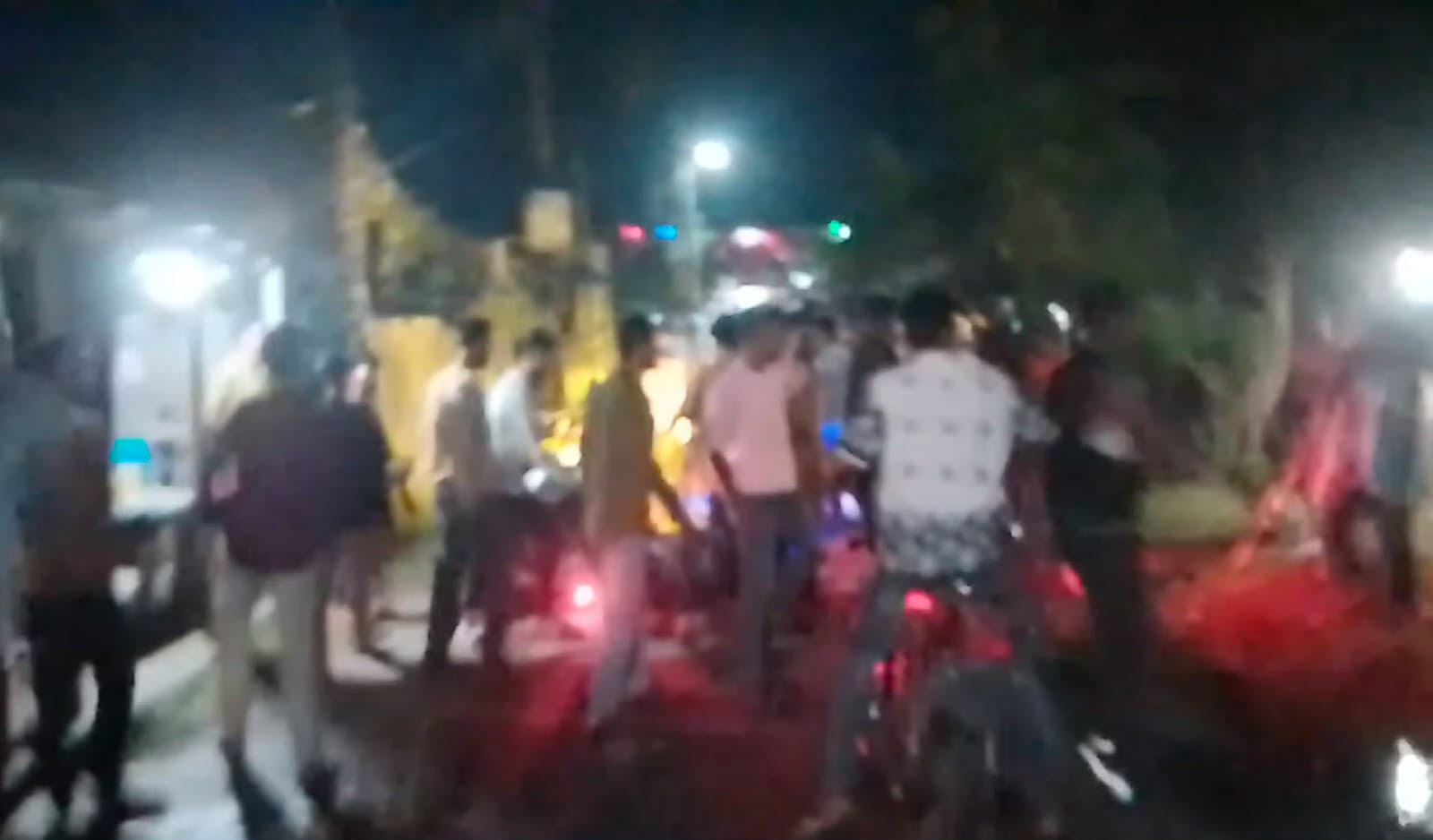 আটঘরিয়ায় কিশোর গ্যাংয়ের হামলা-ভাঙচুর, নারীসহ আহত ৬